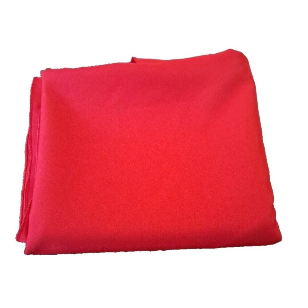 Red Tablecloth Oval Holiday Elegant Polyester Festive Dinner Party Fancy 84x61